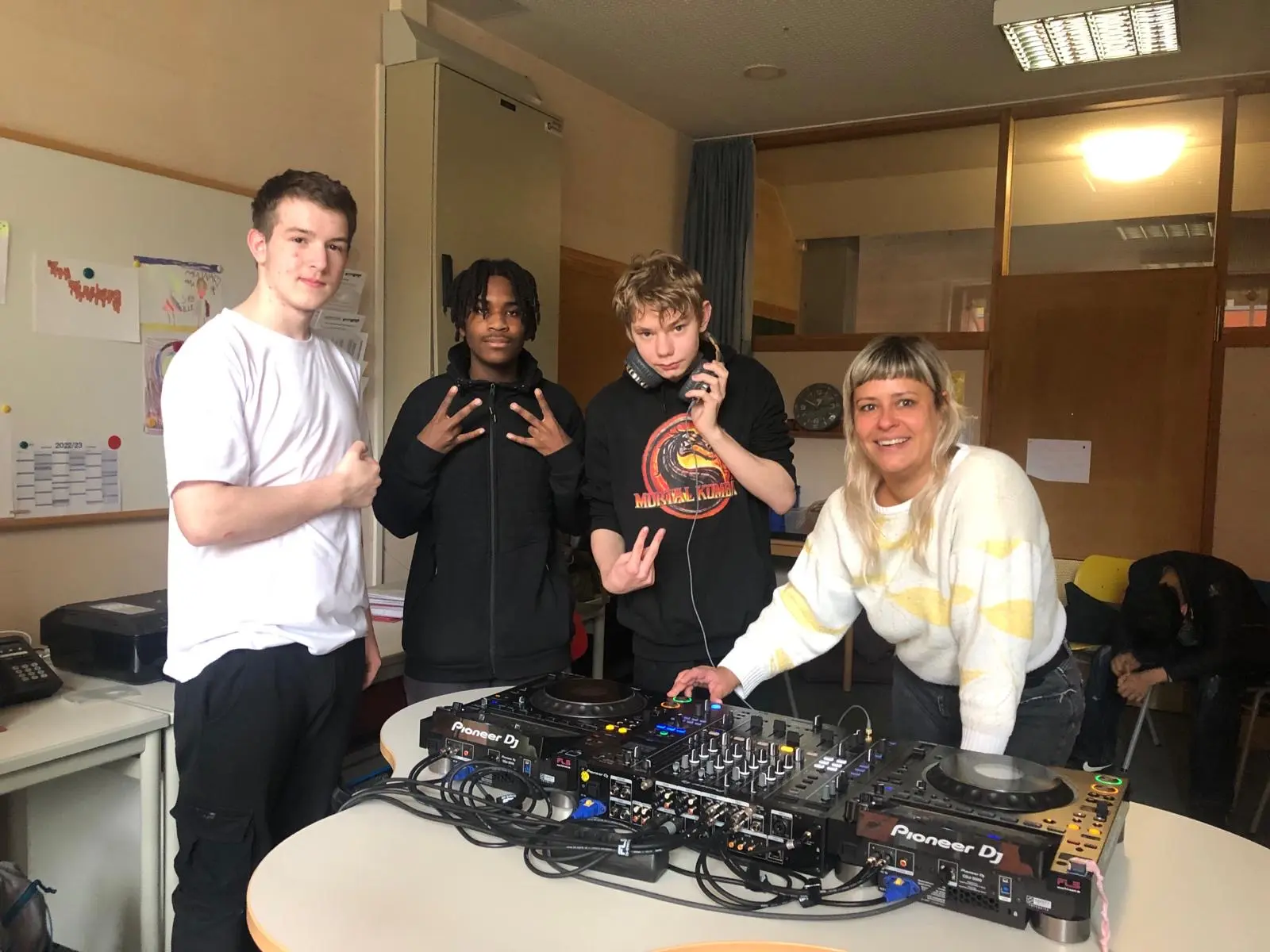 Mitreißende Beats und ausgelassene Stimmung beim DJ-Projekt in der Eugen-Papst-Schule